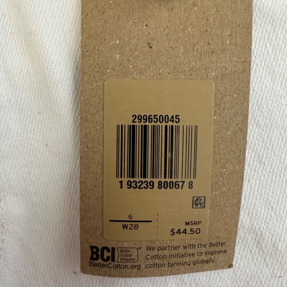 Levi’s mid length shorts - Picture 3 of 5